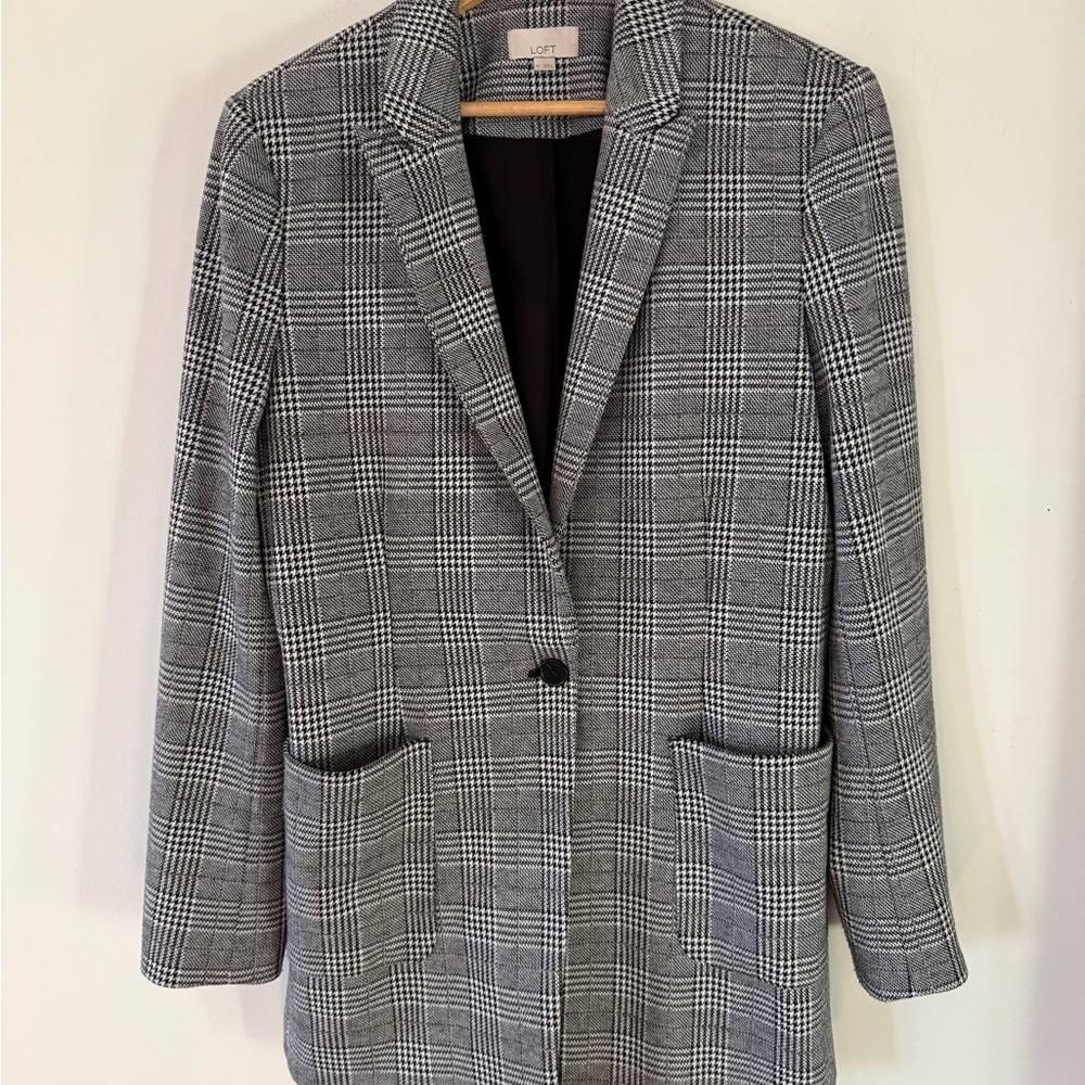 LOFT Houndstooth boyfriend Blazer in Black and White - Picture 2 of 8